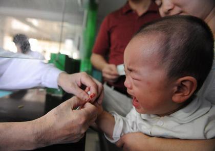 Китайська влада перешкоджає батькам дітей, що постраждали від отруєного молока, звертатися в судові інстанції. Фото: China Photos/Getty Images