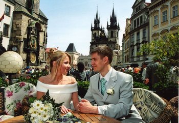 Весілля - одна з найголовніших подій в житті людини. Фото: aeterna.ru