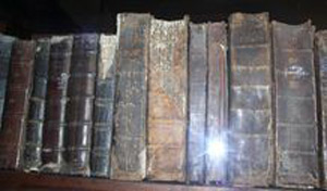 Старовинні книги. Фото: customs.gov.ua