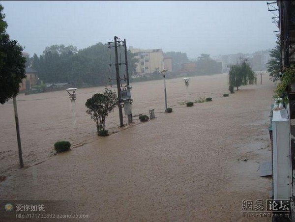 Найсильніший в історії дощ пройшов в провінції Цзянсі, затопивши більшу частину території. Фото з epochtimes.com 