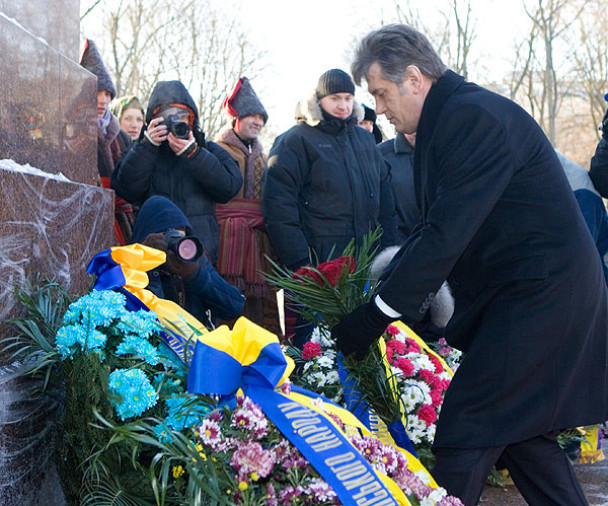 Віктор Ющенко: “22 січня 1919 року Акт Злуки об`єднав Українську та Західноукраїнську Народні Республіки і на рідних землях знову постала єдина Українська держава. Значення цієї події виходить далеко за межі політичного і навіть історичного виміру.' (Фото