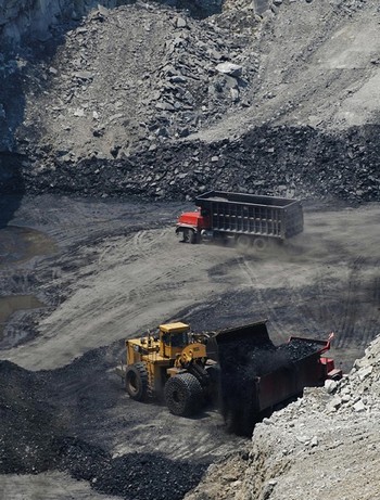 Угольная промышленность провинции Шаньси терпит большие убытки в связи с падениями цен на уголь. Фото: Getty Images