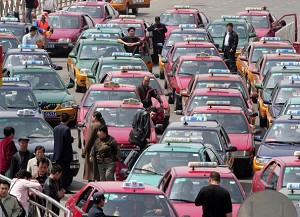 С прошлого понедельника, все 350 такси в городе коррективно начали проводить забастовку. Фото: Getty Images