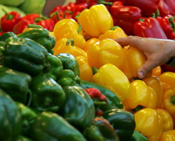 Ви лише погляньте, як багато натуральних екзогенних антиоксидантів міститься в рослинній їжі – це і овочі, і фрукти, і ягоди. Фото: David Silverman/Getty Images