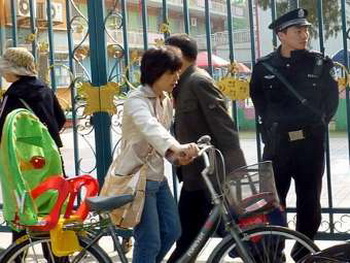 За последние 40 дней в Китае произошло шесть случаев нападения на детей. Фото: AFP