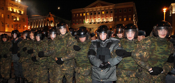 В Москве у московской мэрии состоялась акция протеста 'День гнева'. Фото: Alexey SAZONOV/AFP/Getty Images