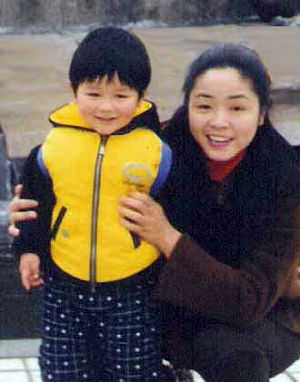 Пані Гао і її 5 літній син. Фото: Minghui.org
