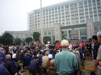 Протест отставных военных. Провинция Хубэй. 7 июня 2010 год. Фото с epochtimes.com