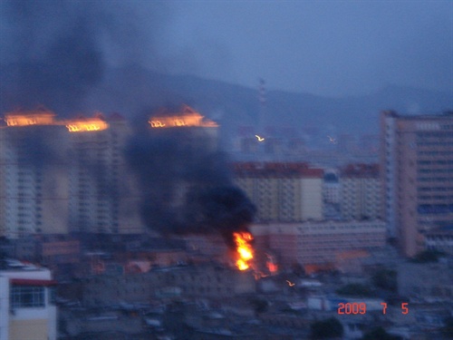 Фото с места событий. Город Урумчи. 5 июля 2009 года. Фото с epochtimes.com