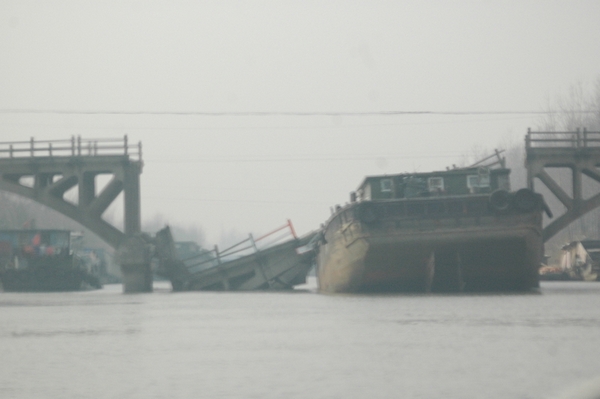 В провинции Цзянси рухнул мост. Фото с epochtimes.com