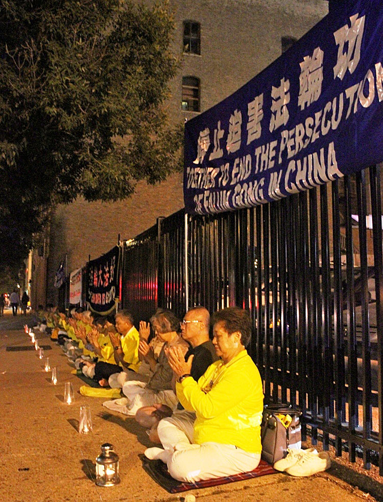 Акція послідовників Фалунь Дафа в Чикаго липня 2012 року. Фото: Vicky Huo/Epoch Times