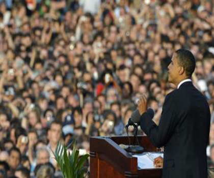 Кандидат у президенти США від демократів Барак Обама виступає перед Колоною Перемоги в Берліні 24 липня 2008 р. Фото: Michael Gottschalk /AFP /Getty Images