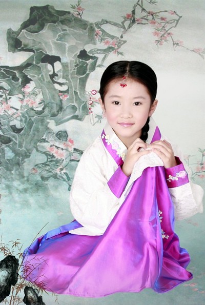 Юна красуня в ханьскому національному одязі. Фото з secretchina.com