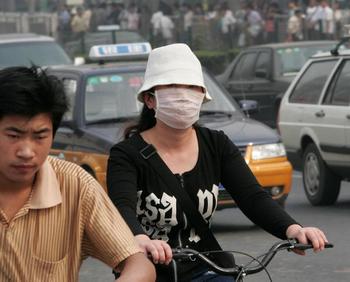 Чтобы уровень загрязнения воздуха в городе Гуанчжоу достиг нормы, будут закрыты сотни предприятий. Фото: AFP/Getty Images