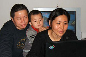 Гао Чжішен з дружиною і сином. Фото: Велика Епоха