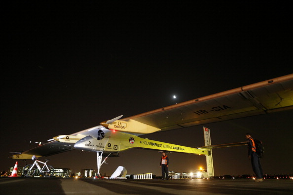 Літак на сонячних батареях встановив рекорд, пролетівши 1500 км. Фото: Beck Diefenbach/Getty Images
