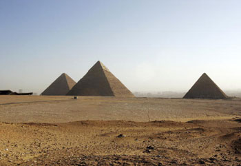 Не все египетские фигурки рекомендуется покупать. Саркофаги, пирамидки, шакалы и сфинксы у местных жителей считаются символами смерти. Фото: Getty Images