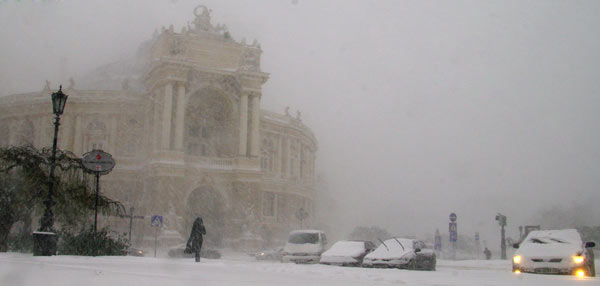 Снігопад перетворив Одесу на зону стихійного лиха.Фото: Таймер Одесса