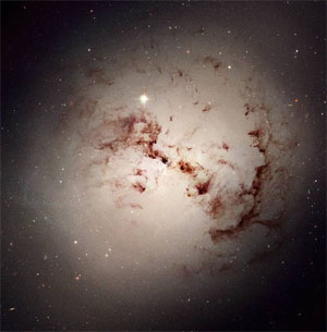 Лінзоподібна галактика NGC 1316. Фото: NASA/ESA
