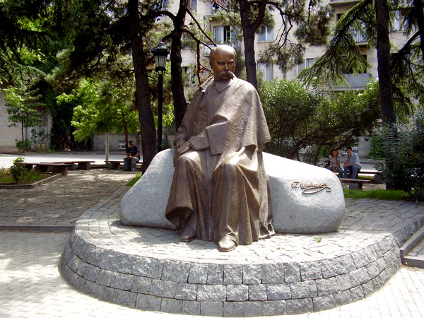 Памятник Тарасу Шевченко в центре Тбилиси. Фото: Игорь Шевырёв