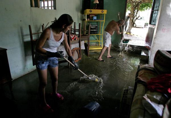 Колумбію затоплюють зливи. Фото: MAURICIO DUENAS/AFP/Getty Images
