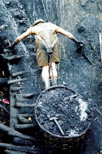 Китайский уголь можно назвать самым дорогим в мире из-за большого числа гибнущих шахтёров. Фото с epochtimes.com
