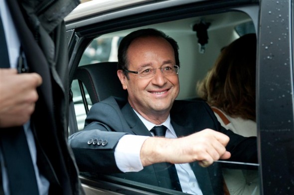 Франсуа Олланд покидает избирательной участок в городе Туле после голосование 6 мая 2012 года. Фото: Getty Images