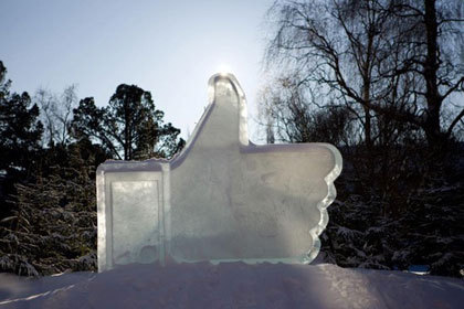 Скульптура, присвячена Facebook, у Швеції. Фото: quora.com