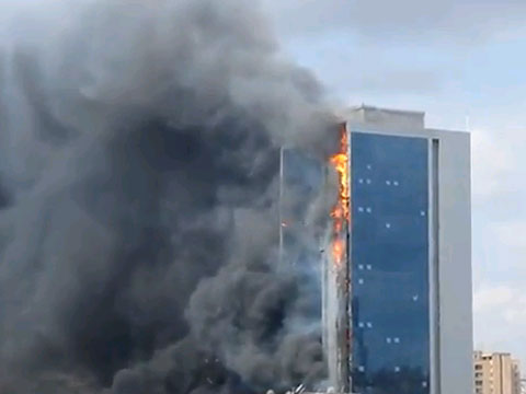 В Стамбуле горел 42-этажный небоскрёб. Фото с ejnews.ru