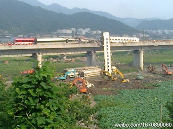 Результат столкновения скоростных поездов в городе Вэньчжоу. Июль 2010 года. В железнодорожной катастрофе получили ранения 200 человек. 40 из низ погибли. Фото: epochtimes.com