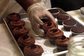 Ласуни всього світу сьогодні відзначають День шоколаду. Фото: Spencer Platt/Getty Images