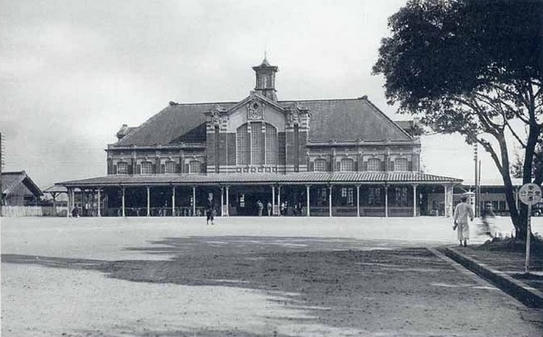 Залізничний вокзал у місті Тайчжун. Тайвань в період правління Японії (1895-1945 рр.).