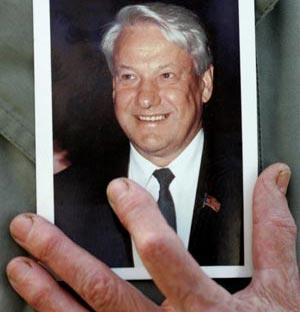 Борис Ельцин отвратил страну от коммунистической системы управления, вывел на демократический путь развития. Фото: Dima Korotayev/Epsilon/Getty Images