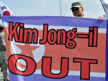 Південнокореєць бере участь у мітингу проти Кім Чен Іра, лідера Північної Кореї. 20 серпня 2010 року. Фото: Jung Yeon-Je/AFP/Getty Images