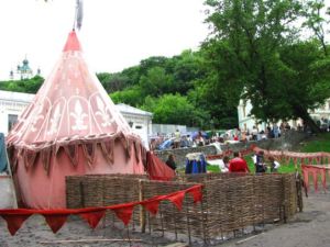 На День Києва 2010 р. шатер на звичному місці вже не стояв. Фото надане автором.