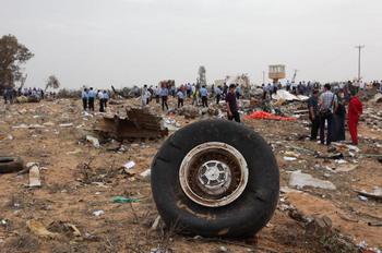 Причиной катастрофы самолета в Триполи могло быть отсутствие топлива. Фото: MAHMUD TURKIA/AFP/Getty Images