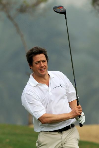 Х'ю Грант захоплюється грою в гольф. На турнірі з гольфу в Абу-Дабі. Фото: David Cannon/Getty Images for Laureus