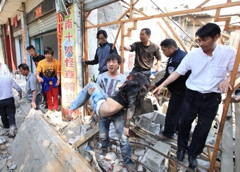 После землетрясения в провинции Юньнань. Март 2011 года. Фото: AFP