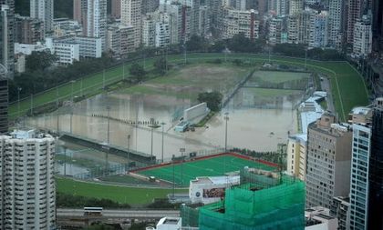 4-х часовый ливень в Гонконге затопил многие районы города. Фото: ANTONY DICKSON/AFP/Getty Images 