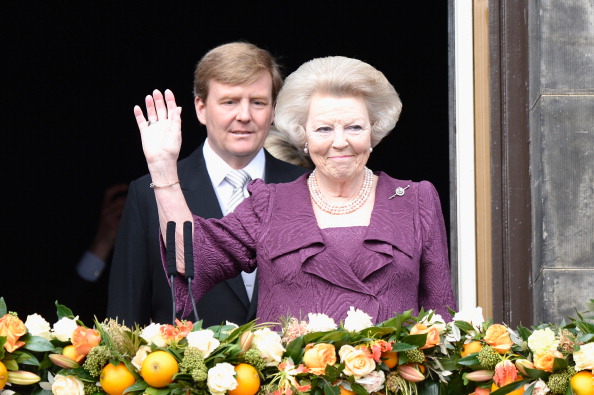 Колишня королева Нідерландів Беатрікс та її приємник Віллем-Олександр. Фото: Pascal Le Segretain/Getty Images