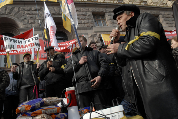 Пикет против действий мэра Киева Леонида Черновецкого прошел в Киеве под стенами горсовета в четверг 26 февраля/ Фото: Владимир Бородин/Epoch Times