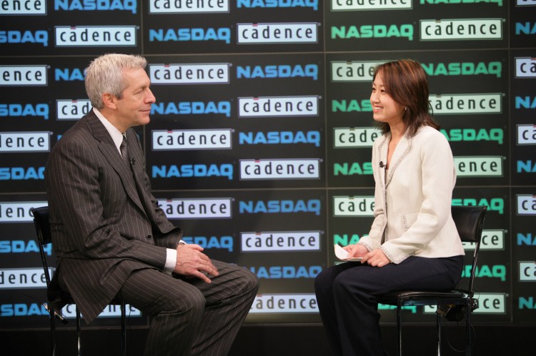 Серена Ли берет интервью в студии NASDAQ's. Фото: New Tang Dynasty Television