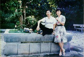 Лян Чжэнь со своим братом Лян Цзиньхуэй, пациентом, страдающим  психическим расстройством, который был приговорен к двум с половиной годам тюремного заключения. Фото: Великая Эпоха