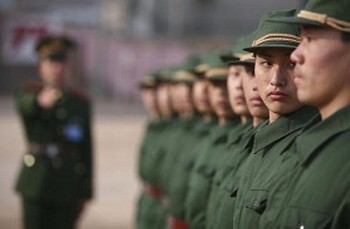 Китайские солдаты становятся всё более женственными. Фото: Getty Images