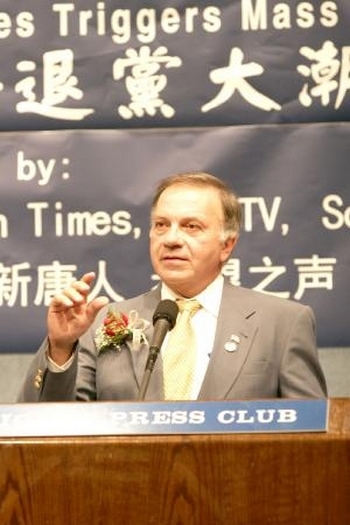 Конгрессмен США Том Танкредо. Фото с minghui.ca