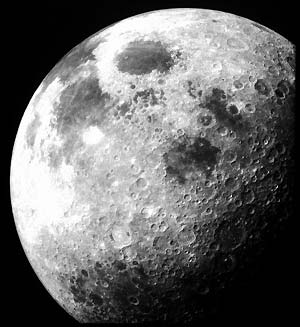 Фото темной (невидимой) стороны Луны, сделанное астронавтами миссии Аполлон XII (фото предоставлено NASA/JPL-Caltech)