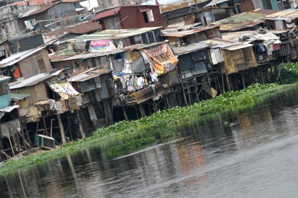 Близько 50 річок на Філіппінах було зруйновано, тому що люди викидають туди сміття. Деякі річки вже екологічно мертві. Фото: JAY DIRECTO/AFP/Getty Images 