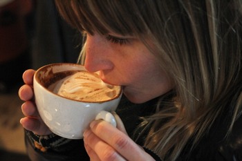 Запивать жирную пищу кофе очень вредно для здоровья. К такому выводу пришли специалисты канадского Университета Гельф. Фото: Sean Gallup/Getty Images