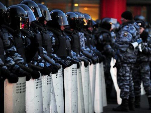 В центр Москвы стянуты войска и полиция из-за многотысячных митингов. Фото: Лента.ру