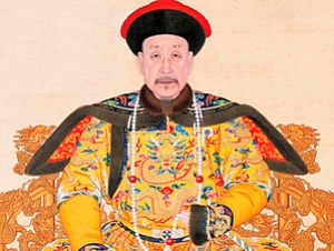 85-летний император Цяньлун (годы правления 1735-1796) в церемониальных одеждах. Фото: Wikipedia